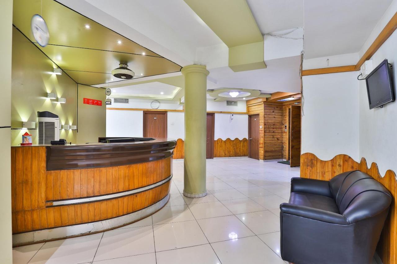 Oyo 19637 Hotel Mansi Sherotene Vapi Exterior photo