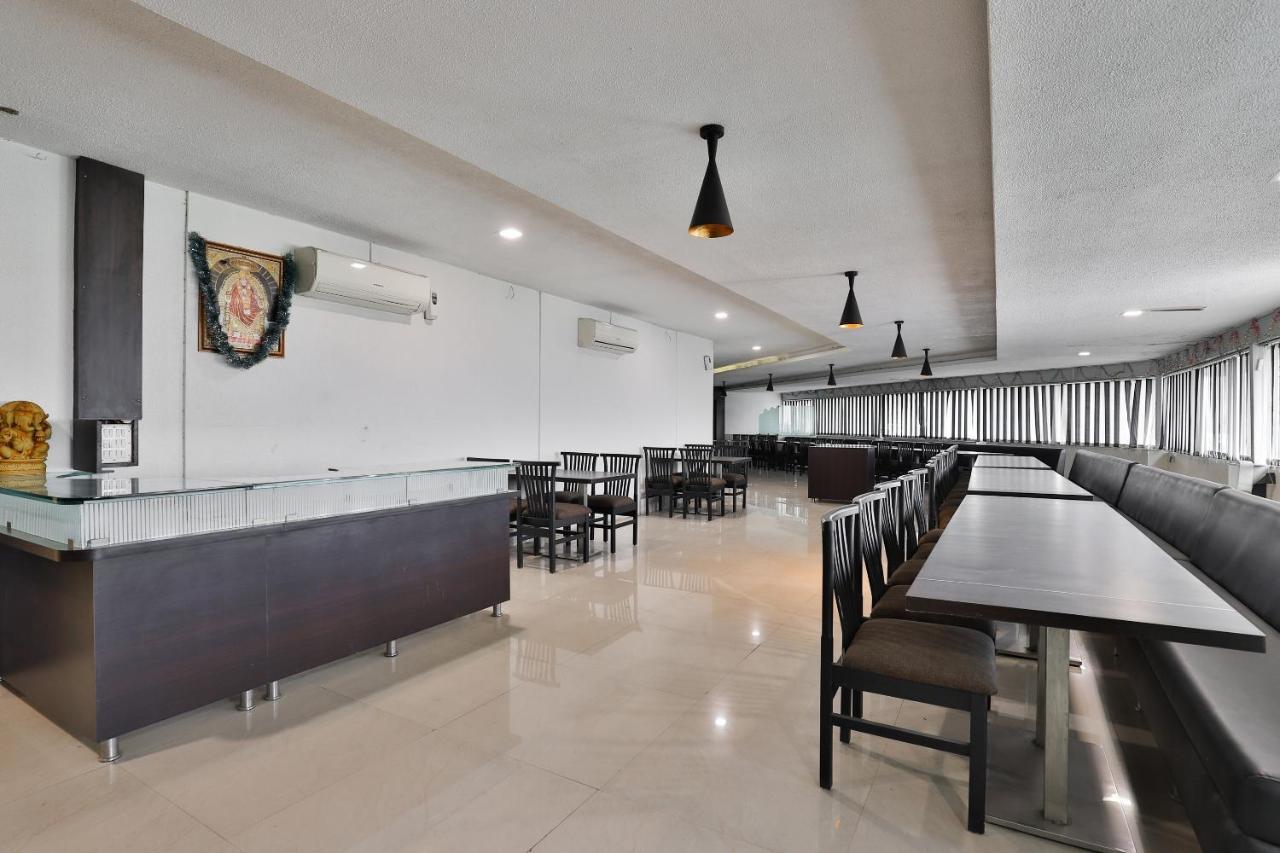 Oyo 19637 Hotel Mansi Sherotene Vapi Exterior photo